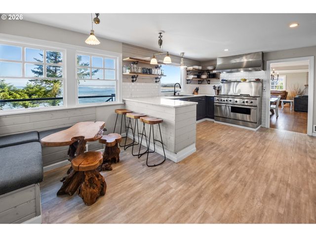 3232 SUNSET Blvd, Seaside, OR 97138