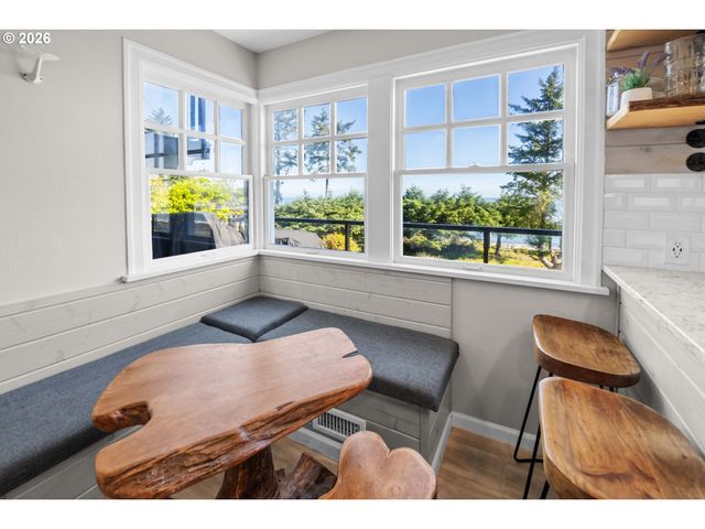 3232 SUNSET Blvd, Seaside, OR 97138