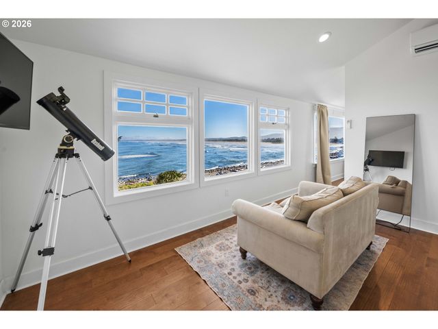 3232 SUNSET Blvd, Seaside, OR 97138