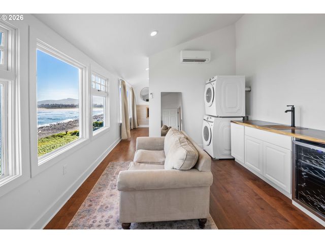 3232 SUNSET Blvd, Seaside, OR 97138