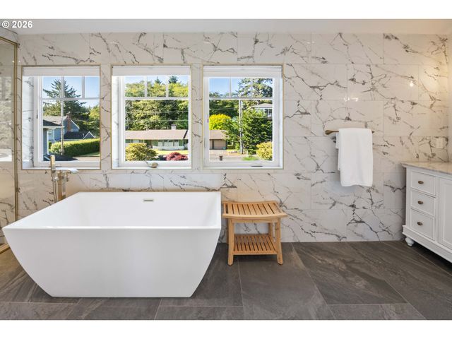 3232 SUNSET Blvd, Seaside, OR 97138