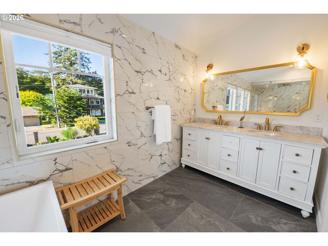 3232 SUNSET Blvd, Seaside, OR 97138