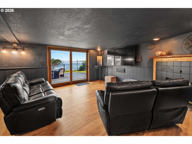 3232 SUNSET Blvd, Seaside, OR 97138