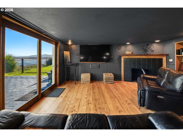 3232 SUNSET Blvd, Seaside, OR 97138