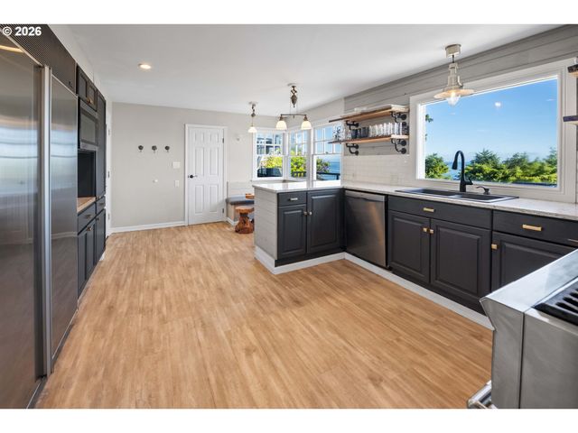 3232 SUNSET Blvd, Seaside, OR 97138