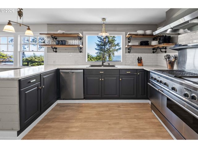 3232 SUNSET Blvd, Seaside, OR 97138