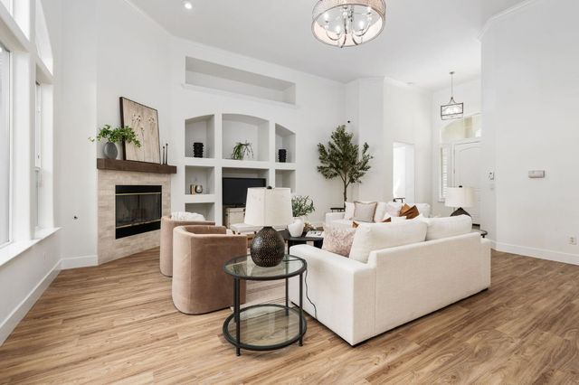 635 W Quincy Avenue, Clovis, CA 93619