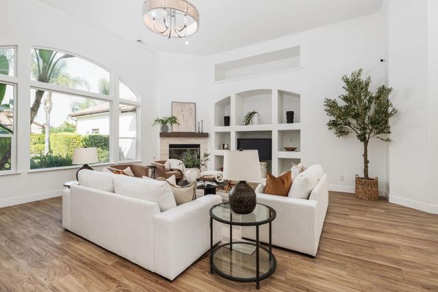 635 W Quincy Avenue, Clovis, CA 93619