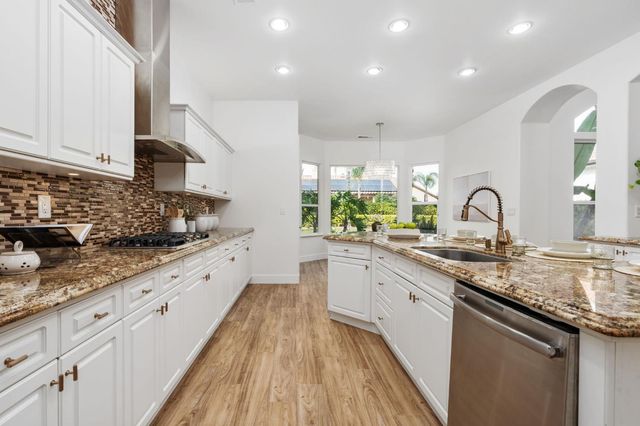 635 W Quincy Avenue, Clovis, CA 93619