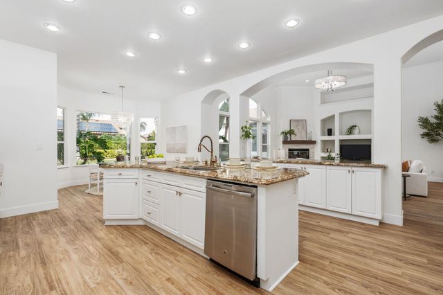 635 W Quincy Avenue, Clovis, CA 93619