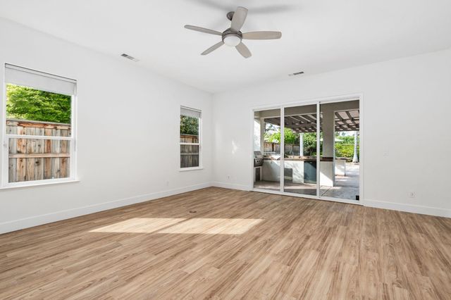 635 W Quincy Avenue, Clovis, CA 93619