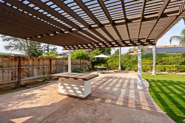 635 W Quincy Avenue, Clovis, CA 93619