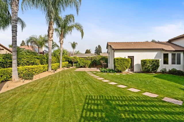 635 W Quincy Avenue, Clovis, CA 93619