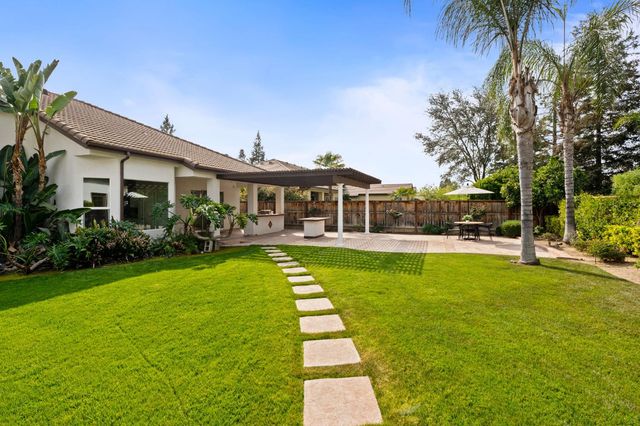 635 W Quincy Avenue, Clovis, CA 93619