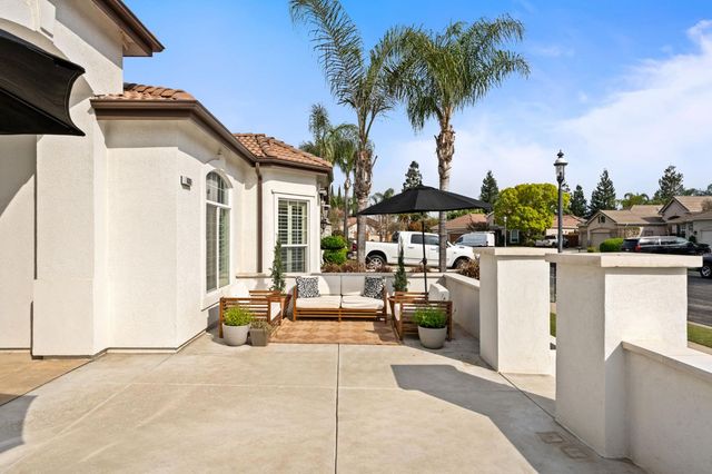 635 W Quincy Avenue, Clovis, CA 93619