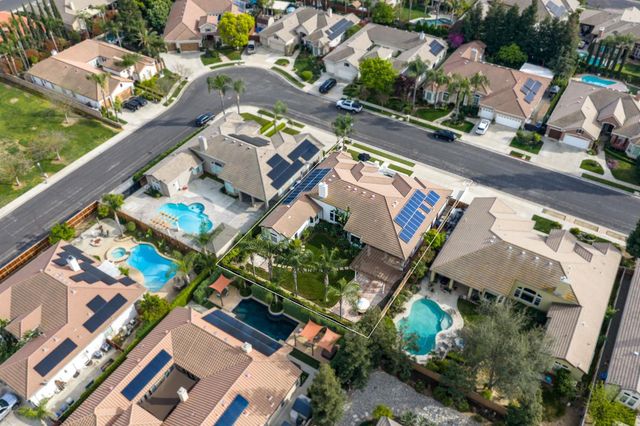 635 W Quincy Avenue, Clovis, CA 93619