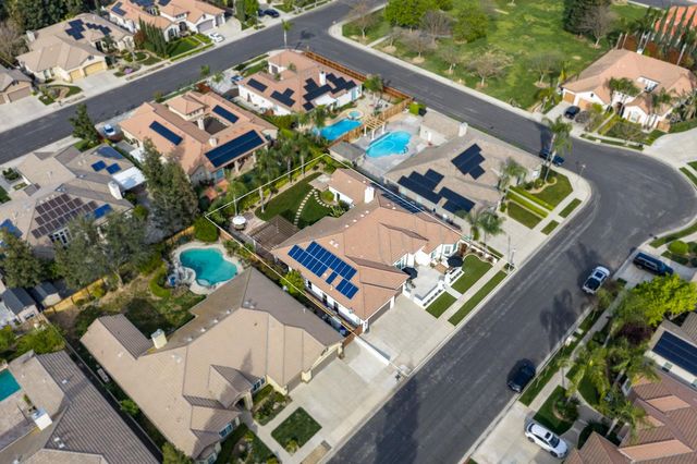 635 W Quincy Avenue, Clovis, CA 93619