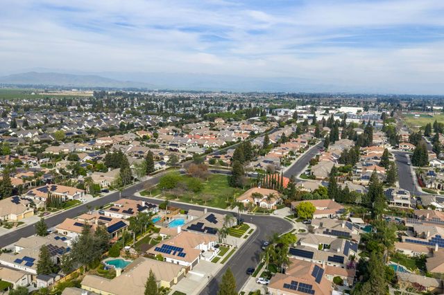 635 W Quincy Avenue, Clovis, CA 93619