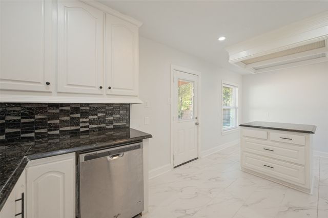2626 Crest Avenue, Dallas, TX 75216