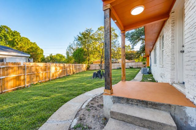 2626 Crest Avenue, Dallas, TX 75216
