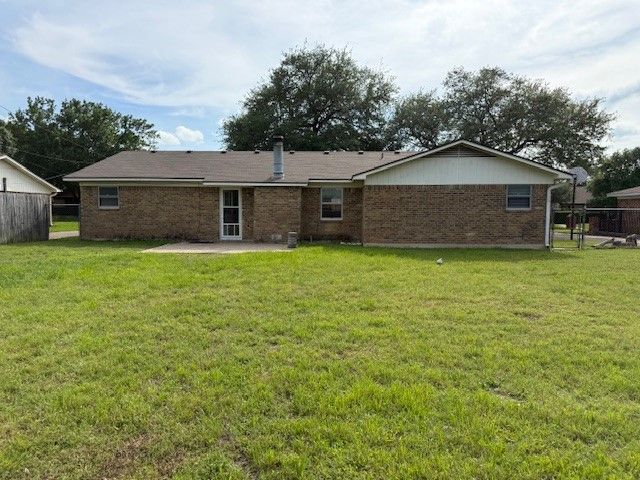 132 Crockett Lane, Hewitt, TX 76643