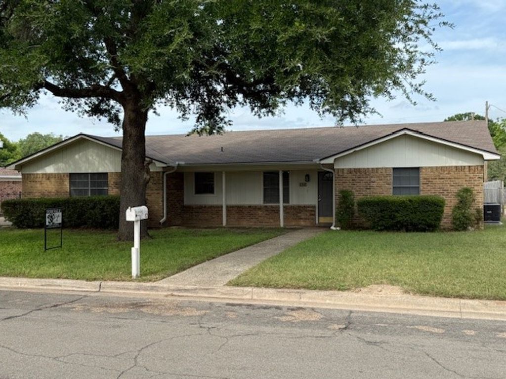 132 Crockett Lane, Hewitt, TX 76643