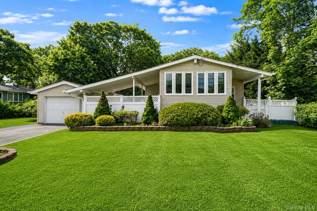 425 Old Country Road, Deer Park, NY 11729