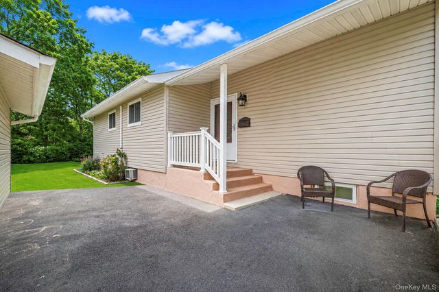 425 Old Country Road, Deer Park, NY 11729