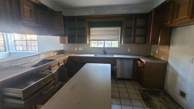 2309 St Patrick Lane, Deer Park, TX 77536