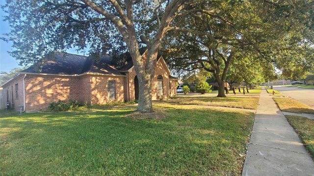 2309 St Patrick Lane, Deer Park, TX 77536