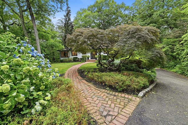 75 Laurel Hill Road, Centerport, NY 11721