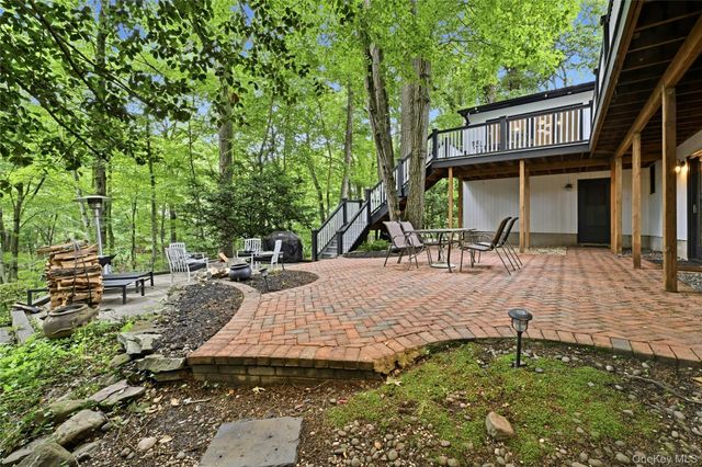 75 Laurel Hill Road, Centerport, NY 11721