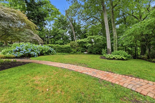75 Laurel Hill Road, Centerport, NY 11721