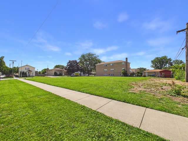 1636 N 32nd Avenue, Melrose Park, IL 60160