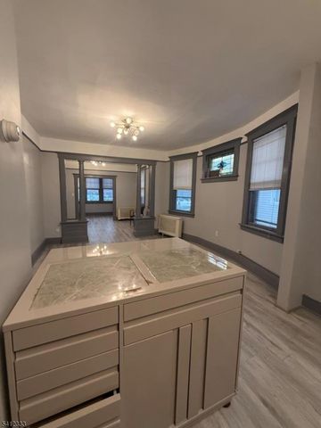 18 Hussa St, Linden City, NJ 07036