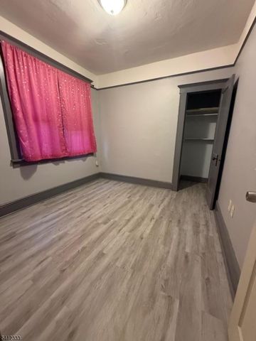 18 Hussa St, Linden City, NJ 07036