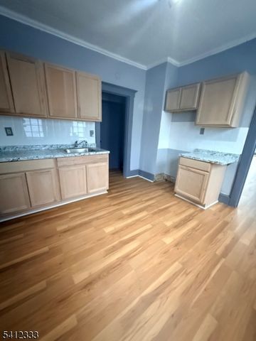 18 Hussa St, Linden City, NJ 07036