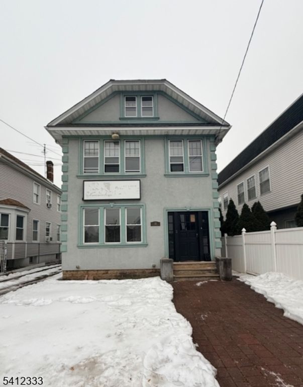 18 Hussa St, Linden City, NJ 07036