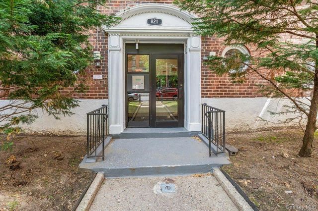 821 Bronx River Road 4D, Bronxville, NY 10708