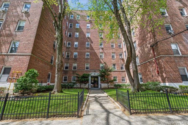 821 Bronx River Road 4D, Bronxville, NY 10708