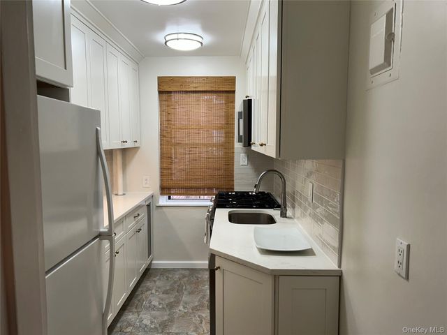 821 Bronx River Road 4D, Bronxville, NY 10708