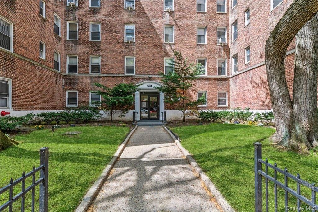821 Bronx River Road 4D, Bronxville, NY 10708