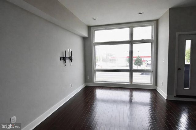 826 N BROAD ST, Philadelphia, PA 19130