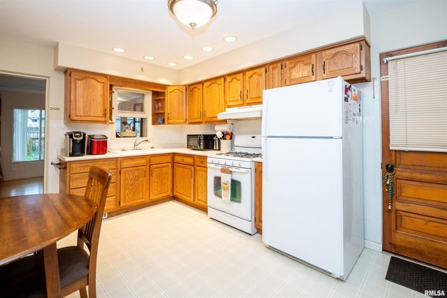 1 BRENTWOOD Court, Pekin, IL 61554