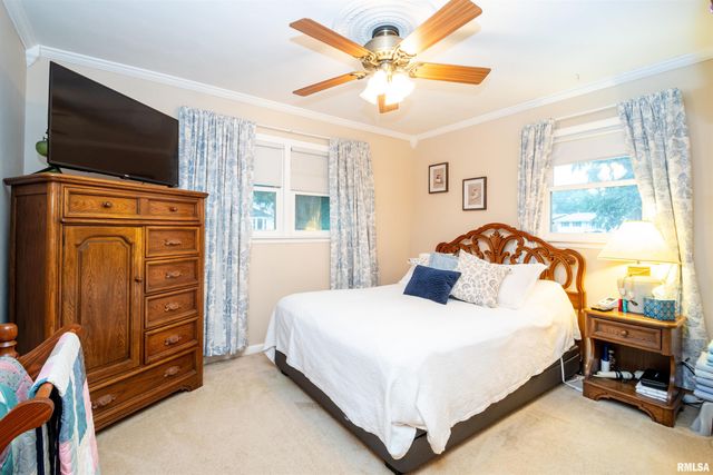 1 BRENTWOOD Court, Pekin, IL 61554