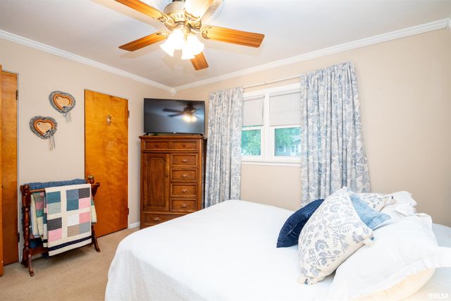 1 BRENTWOOD Court, Pekin, IL 61554