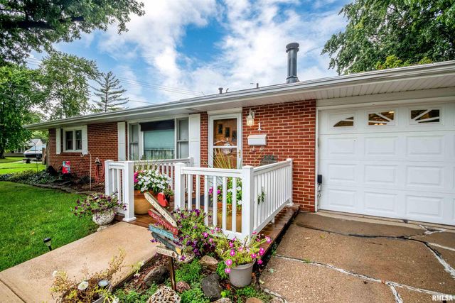 1 BRENTWOOD Court, Pekin, IL 61554
