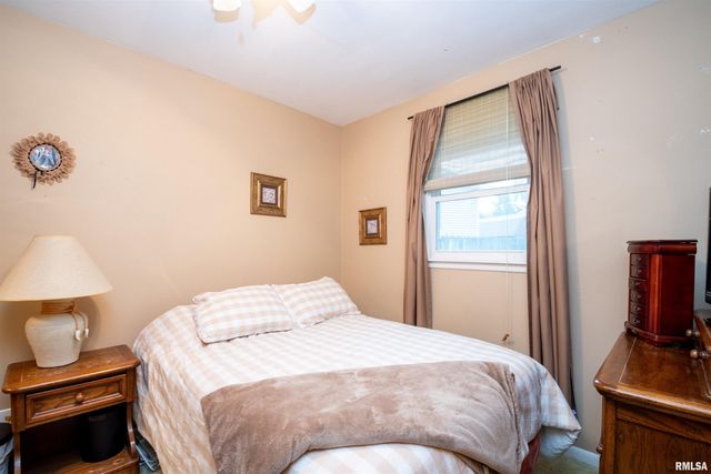 1 BRENTWOOD Court, Pekin, IL 61554
