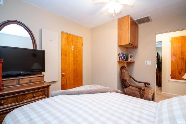 1 BRENTWOOD Court, Pekin, IL 61554