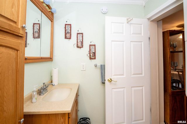 1 BRENTWOOD Court, Pekin, IL 61554